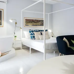  Apartment Glamorous Flat With Jacuzzi, King Size Bed And Small Balcony